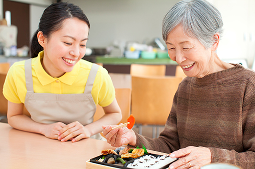 「よく噛む」「楽しく食事する」……それが生活の質を高めます